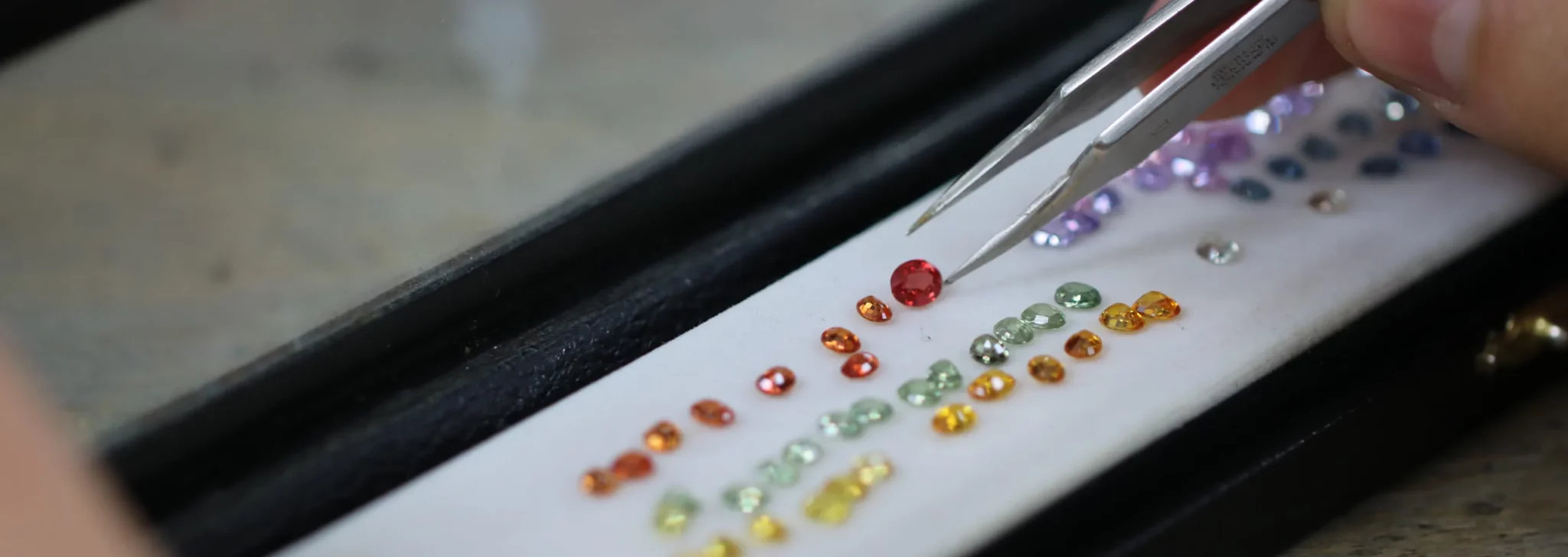 article-how-to-choose-a-precious-stone-for-your-engagement-ring