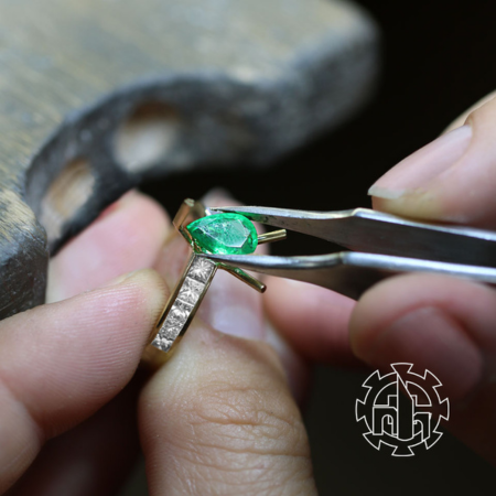 Comment choisir sa pierre précieuse pour sa bague de fiançailles