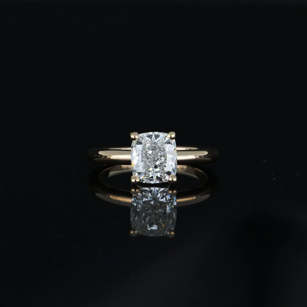 Bague or jaune diamant taille coussin Bollwerk Joailliers