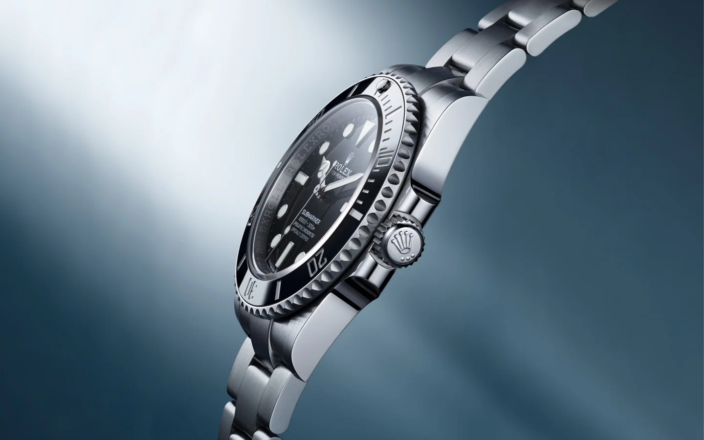 The benchmark 2-column desktop dive watch