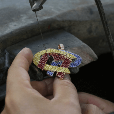 Les bijoux de famille : les colliers personnalisés