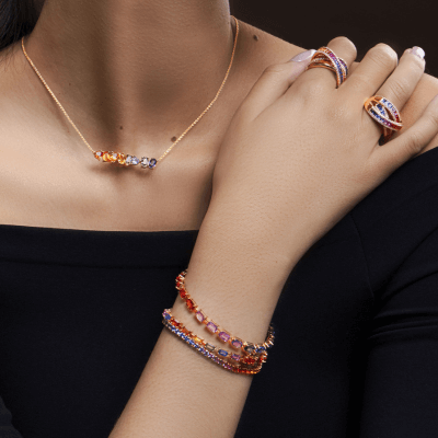 Accumulation de bracelets : tendance 2024