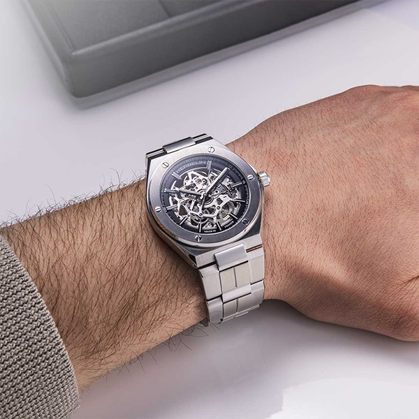 Idées de cadeaux pour Noël 2024 : montres, bijoux et créations sur mesure