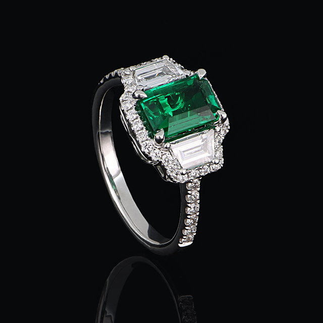 Or blanc et émeraude : Les pierres précieuses vertes : le vert à l’honneur à l’occasion de la Saint-Patrick.