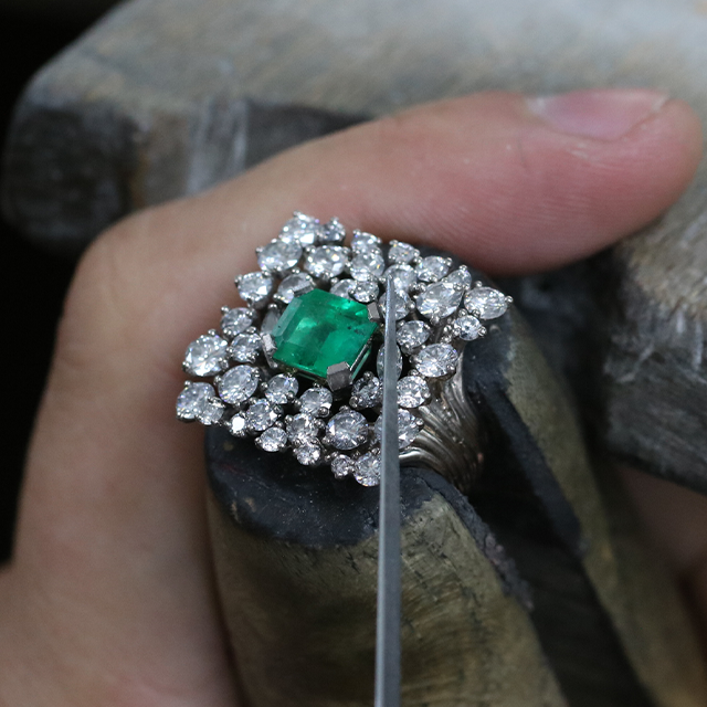 La fabrication sur mesure : Les pierres précieuses vertes : le vert à l’honneur à l’occasion de la Saint-Patrick.