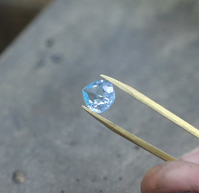 L'aigue-marine : une pierre précieuse aux teintes cristallines​