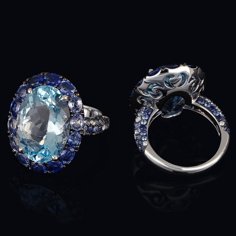 Bague en or blanc, saphirs bleus, aigue marine et diamants blancs