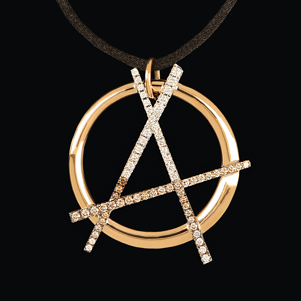Rose gold pendant with white diamonds and cognacs