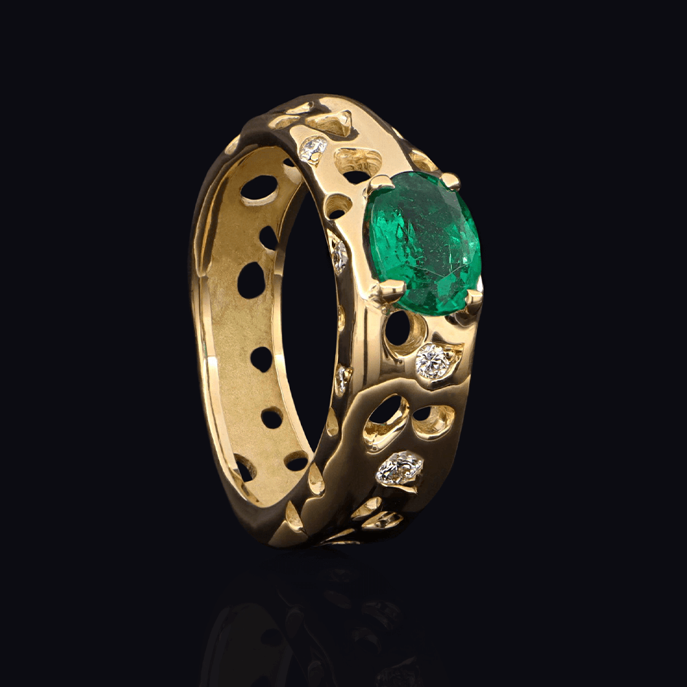 Bague en or jaune, diamants blancs et émeraude