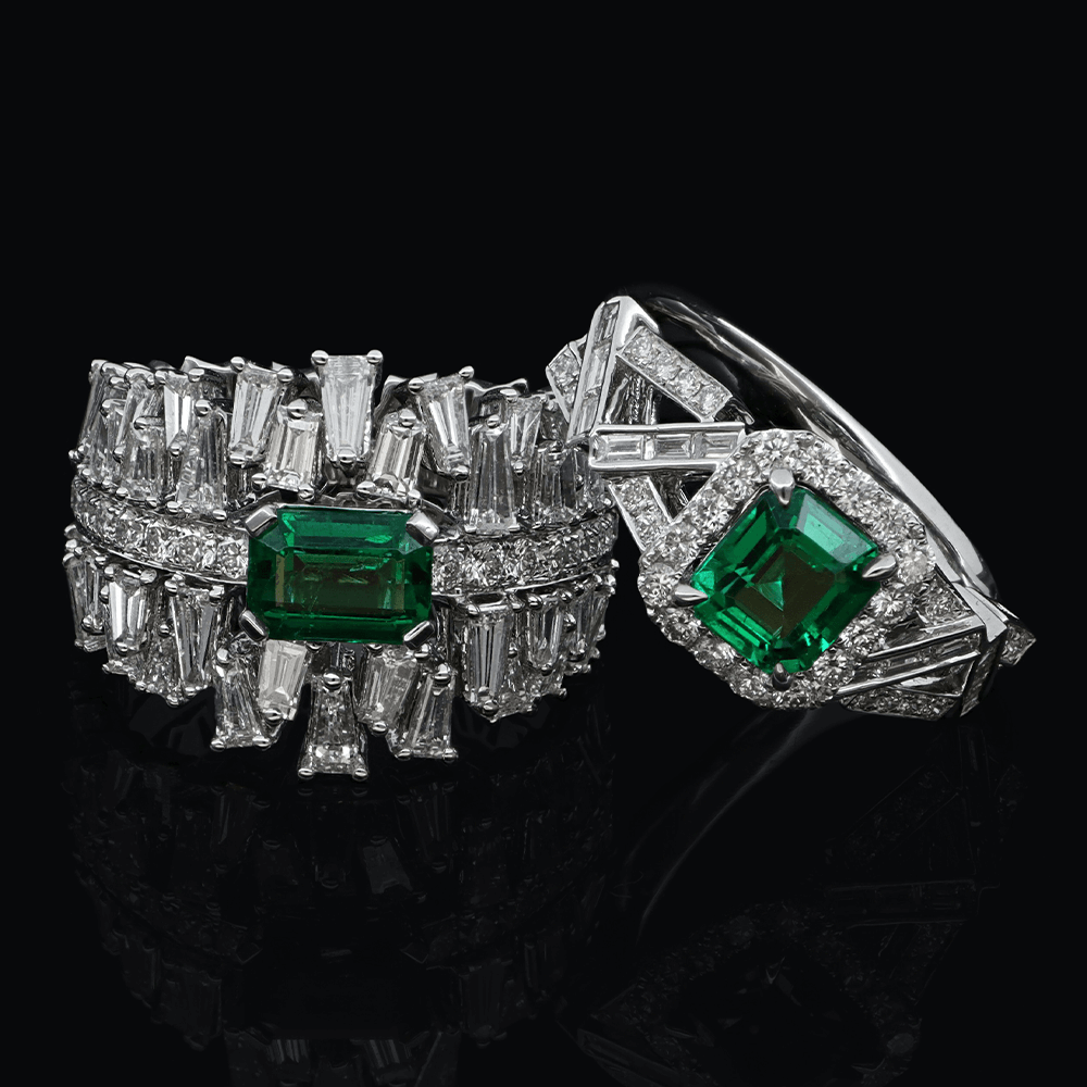 Bagues en or blanc, diamants blancs et émeraudes
