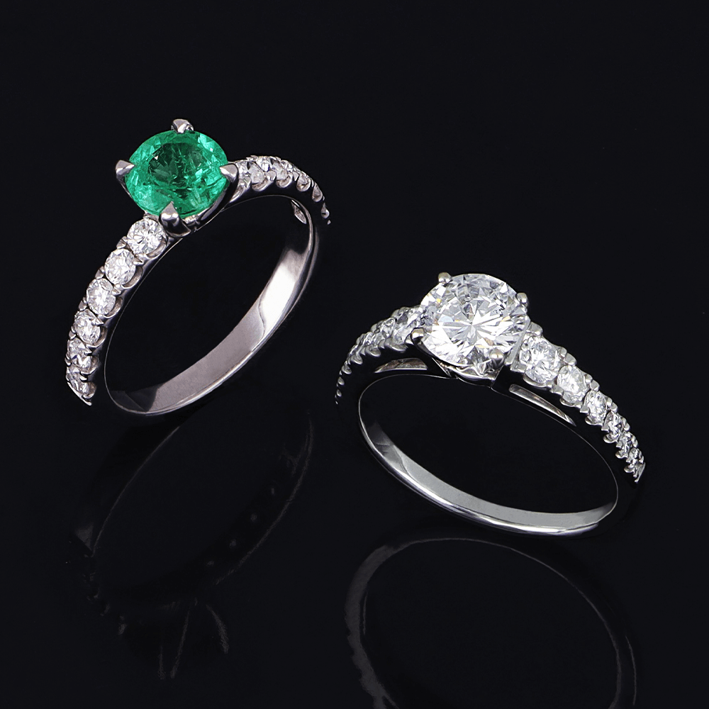 Solitaire or blanc diamants blancs et émeraude