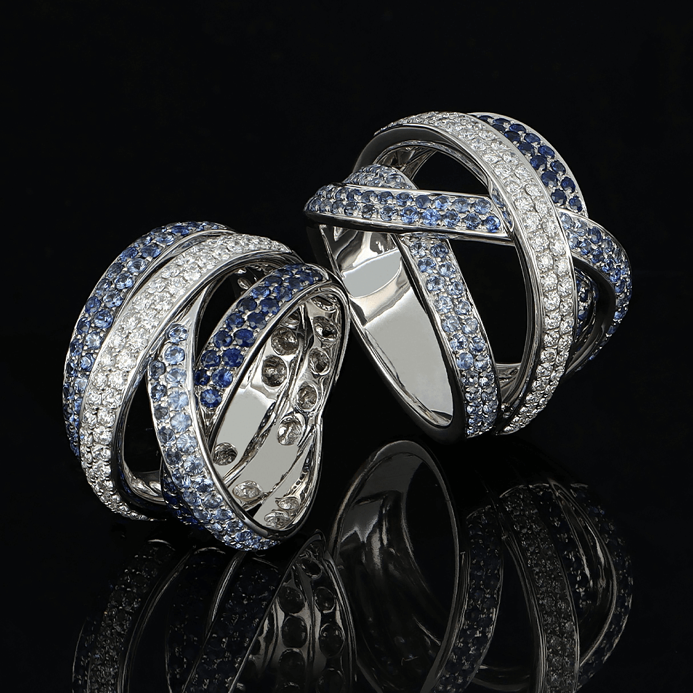 Bagues arceaux en or blanc, diamants blancs et saphirs bleus