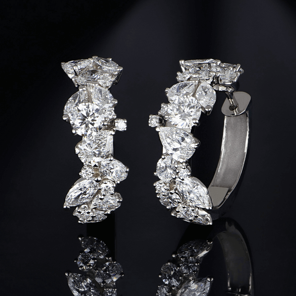 Boucles d'oreilles en or blanc, diamants blancs