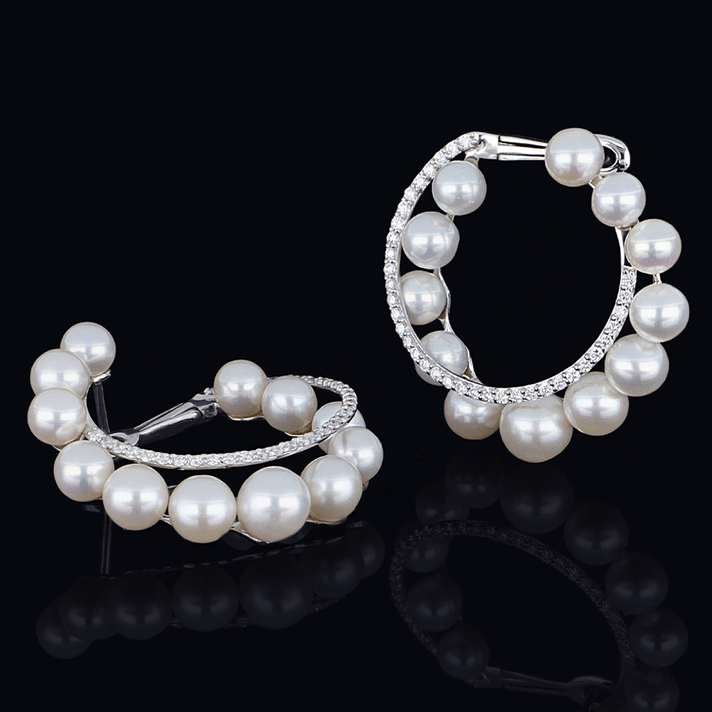 Boucles d'oreilles en or blanc, diamants blancs et perles